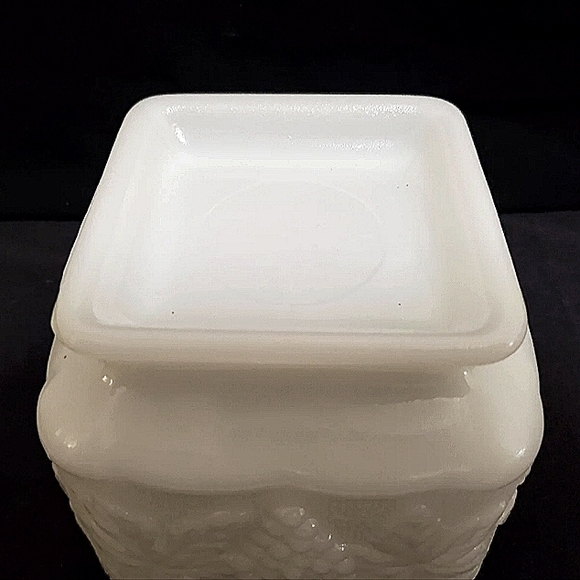 Anchor Hocking (?) Milk Glass Pedestal Planter/Vase/Candy Dish - Picture 8 of 12